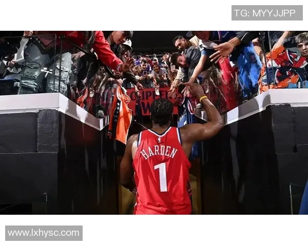 哈登晒照感恩骑士主场首秀！连获新球队赞美 火记为其落选全明星鸣冤